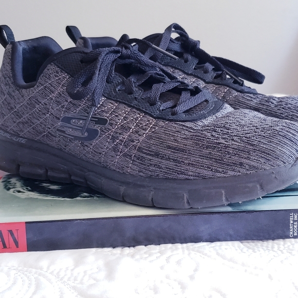 skechers duralite memory foam